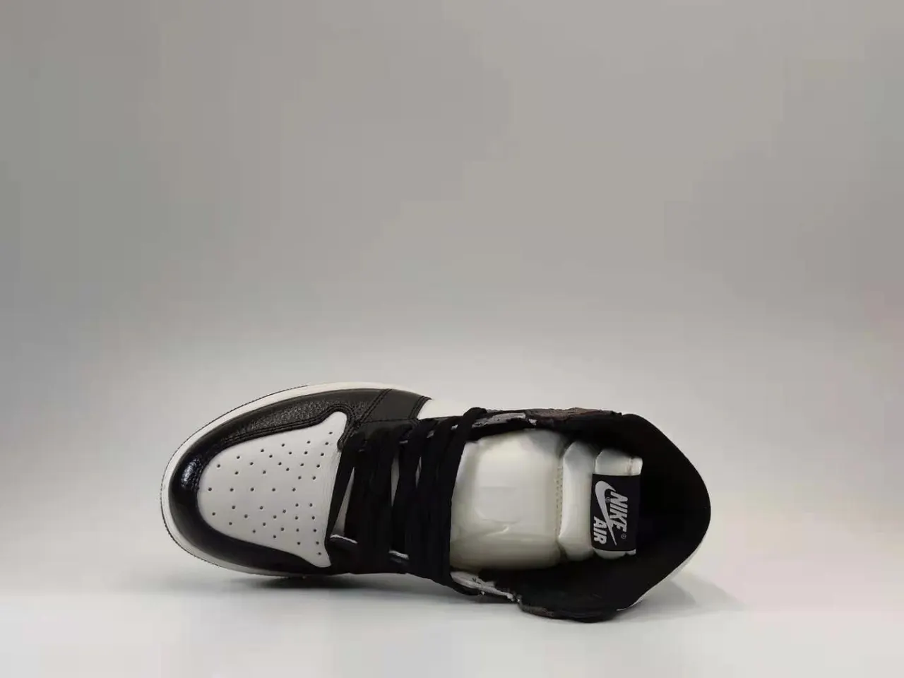 Air Jordan 1 Retro Black/White - Nike - Classic Sneaker