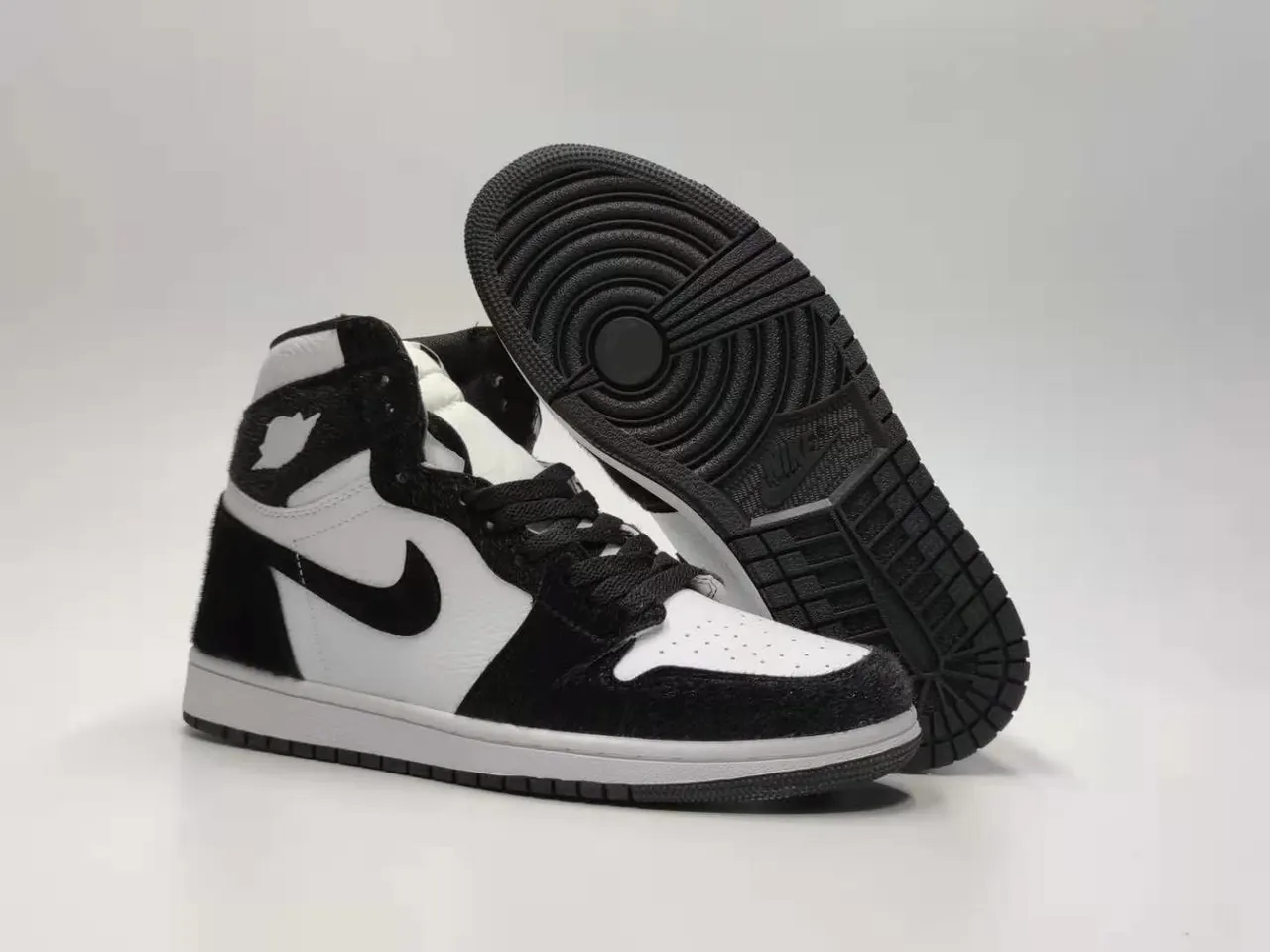 Air Jordan 1 Retro High Panda - Black & White Sneakers
