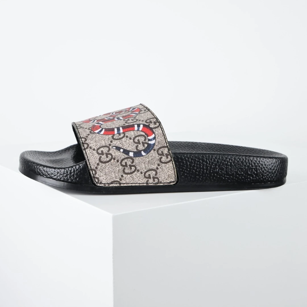 Gucci GG Supreme Printed Slides in Beige/Snake Print