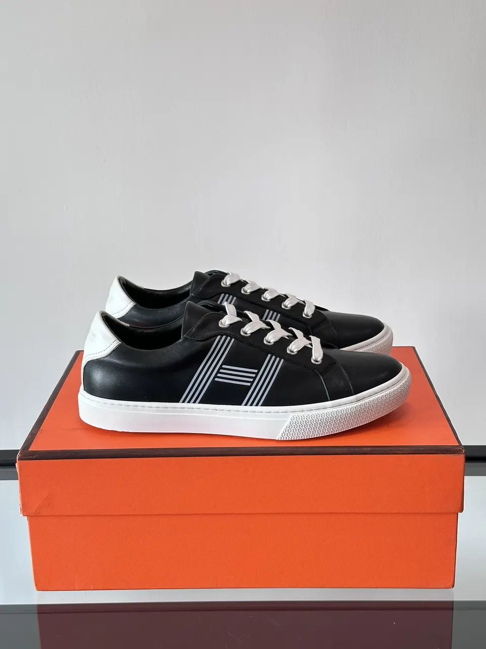 stripe Hermès Black Leather 'H' Sneakers - Hermès Black Leather 'H'