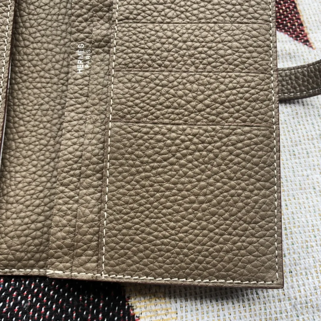 Hermes Medium Bearn Wallet in Epsom Calfskin Leather