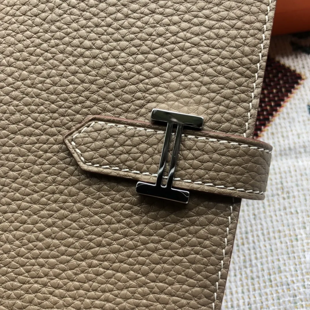 Hermes Medium Bearn Wallet in Epsom Calfskin Leather