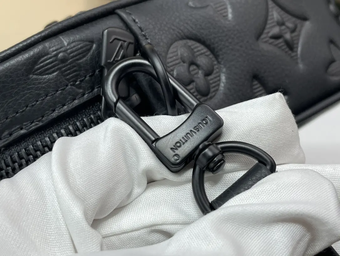 Louis Vuitton Pochette Kasai G65 – Wallets and Small Leather Goods