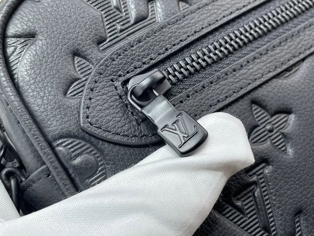 Louis Vuitton Pochette Kasai G65 – Wallets and Small Leather Goods