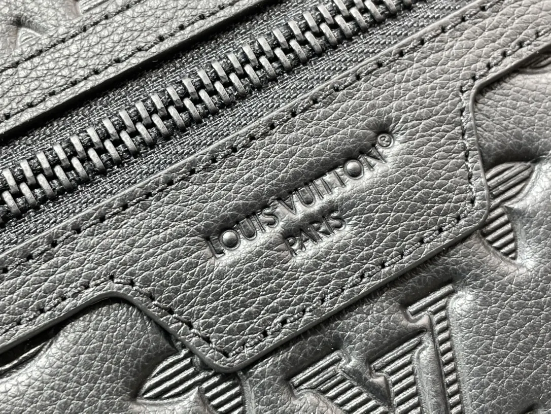 Louis Vuitton Pochette Kasai G65 – Wallets and Small Leather Goods