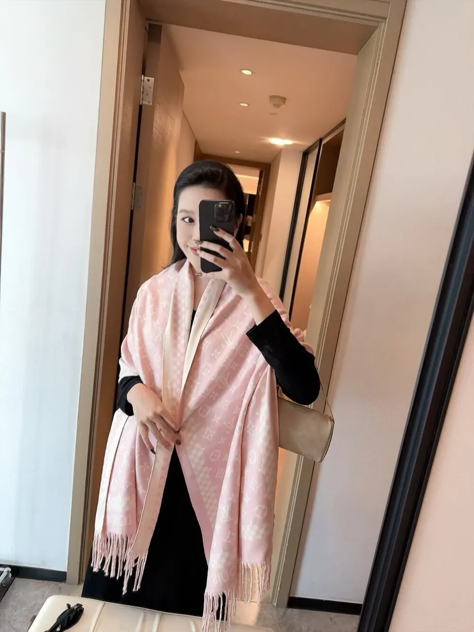 monogram wool Louis Vuitton Pink Shawl - Louis Vuitton Pink Monogram
