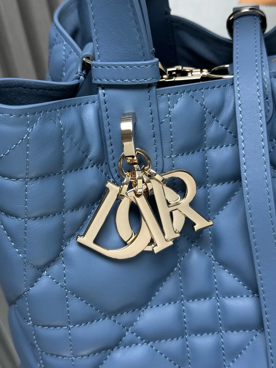 Medium Dior Toujours Bag Dusty Ivory Macrocannage