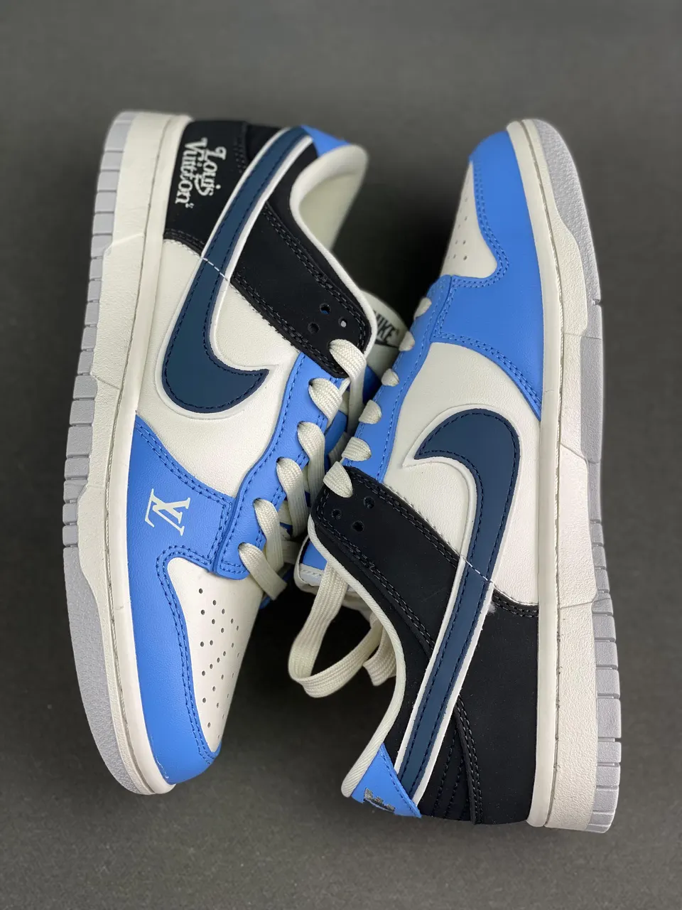Nk Dunk Low LV co-branded – Smurfs high-end customized SB low-top sports and leisure sneakers Item number: FC1688-200 Size: 36-45 (with half size) 9