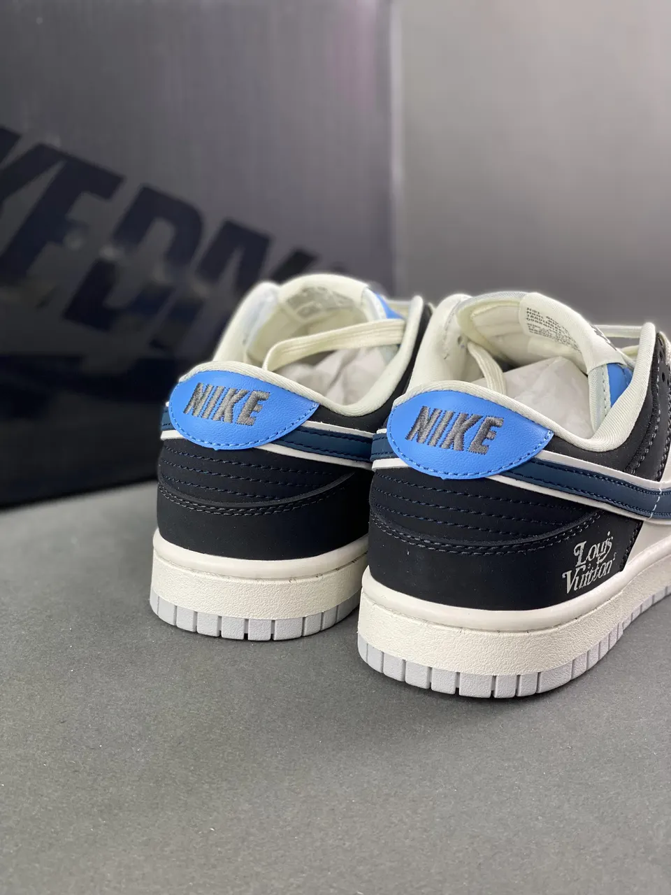 Nk Dunk Low LV co-branded – Smurfs high-end customized SB low-top sports and leisure sneakers Item number: FC1688-200 Size: 36-45 (with half size) 9