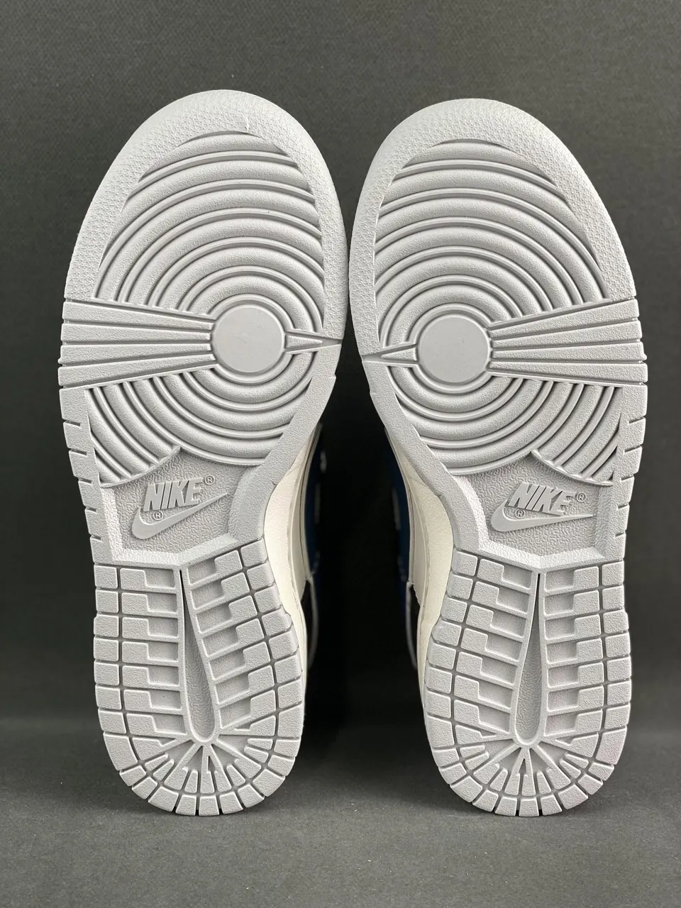 Nk Dunk Low LV co-branded – Smurfs high-end customized SB low-top sports and leisure sneakers Item number: FC1688-200 Size: 36-45 (with half size) 9