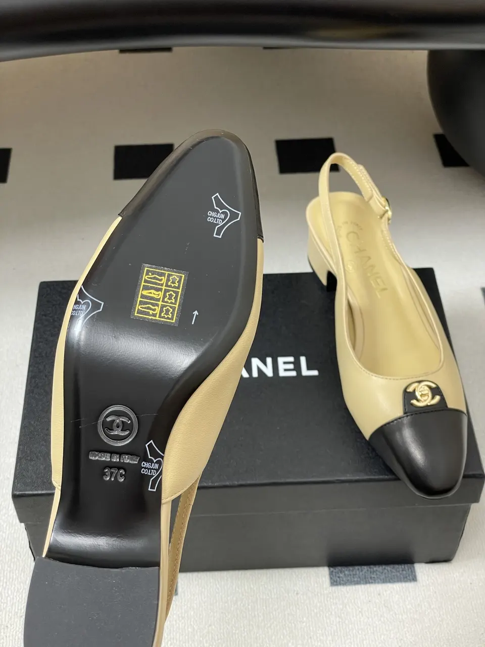 Classic Chanel Two-Tone Slingback Block Heel Pumps – Beige & Black